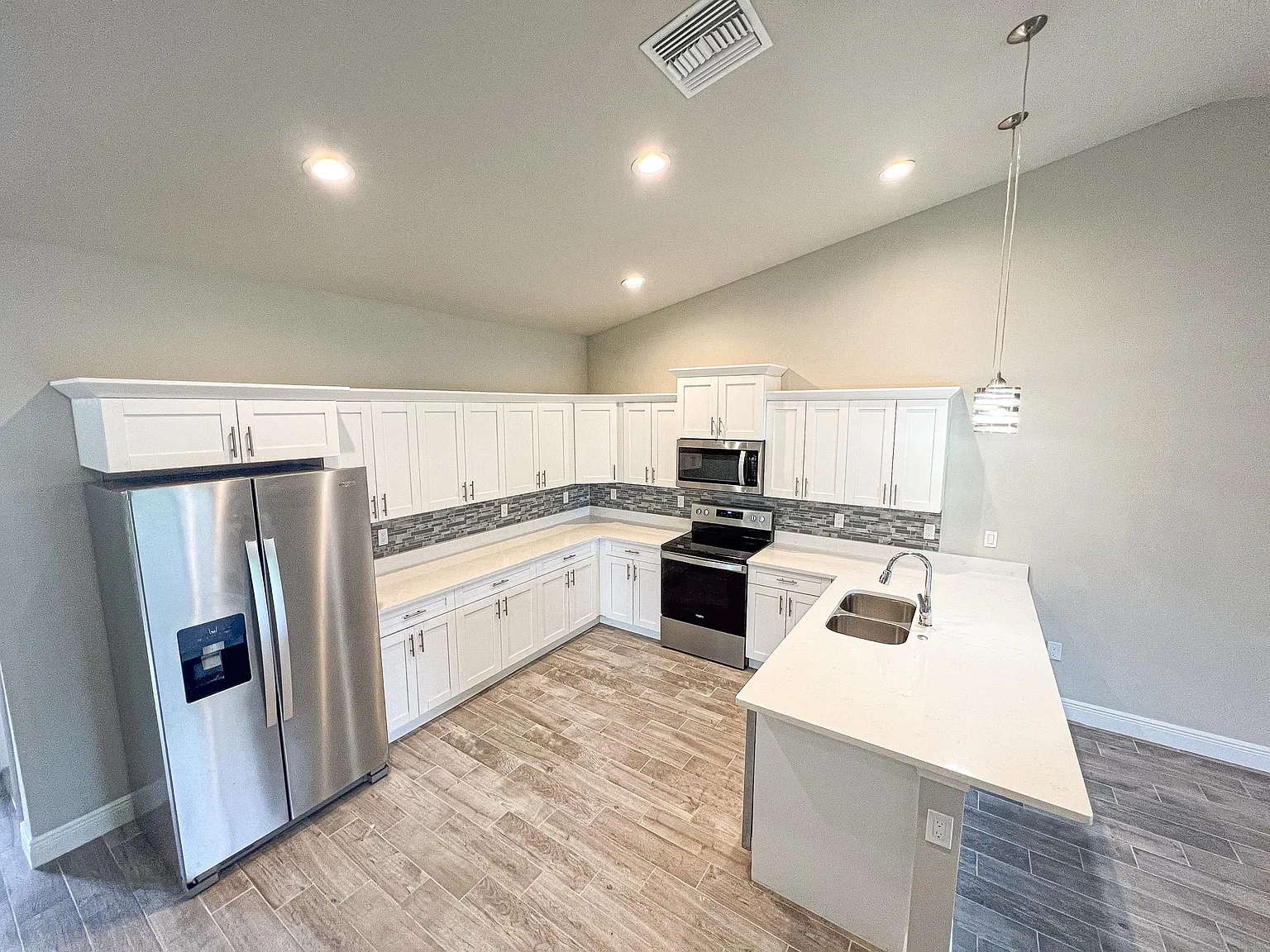 3 bed, 1304 sqft, $1,695 — Photo 1