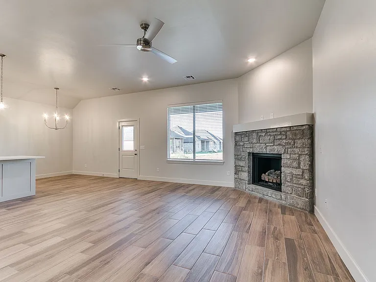 16025 Zamora Ln — Photo 13