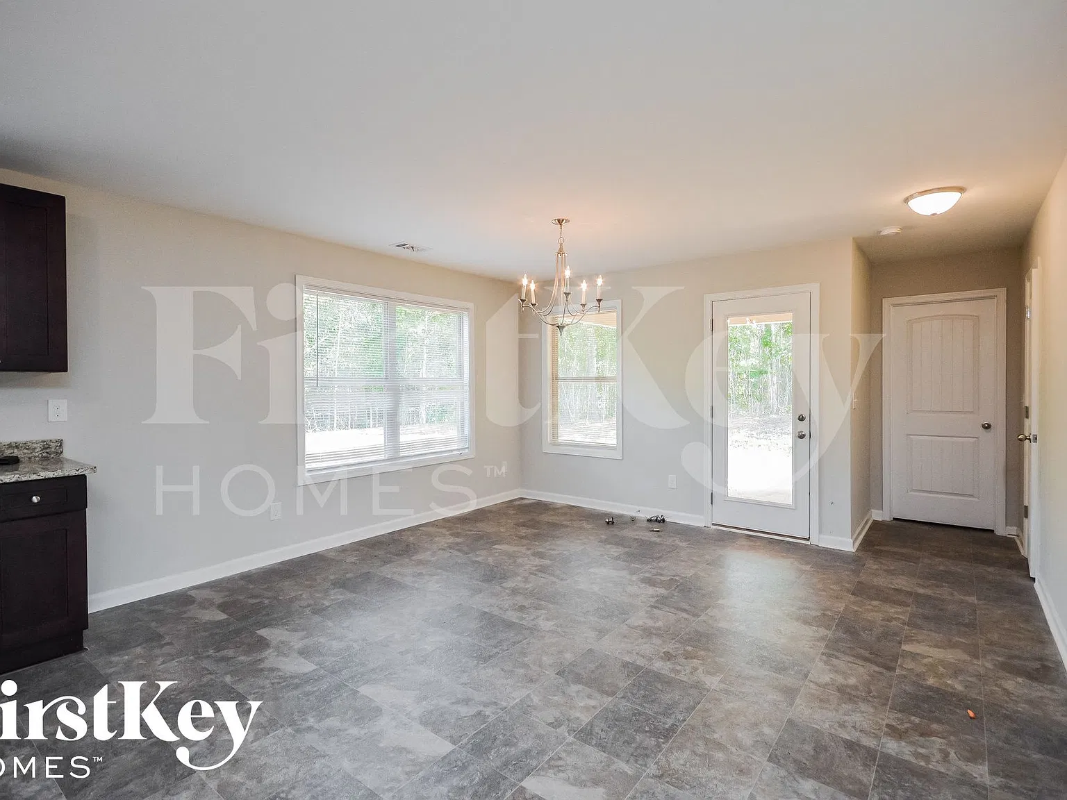 4 bed, 2.5 bath, 1950 sqft, $2,070 — Photo 4