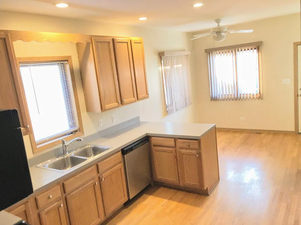 Bright, sunny, eat-in kitchen