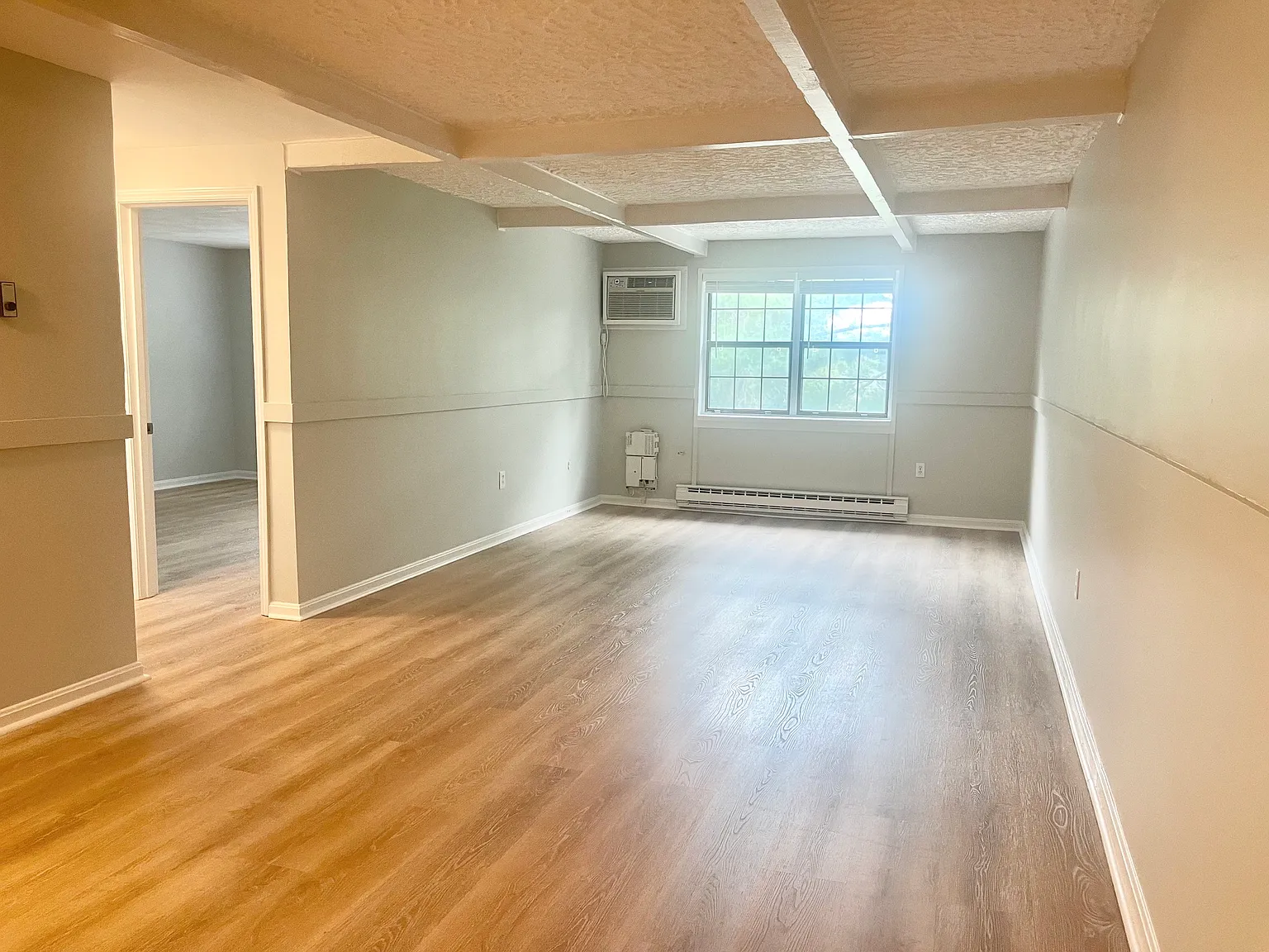 1 bed, 690 sqft, $1,800 — Photo 4