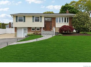 4 Concord Lane, Smithtown, NY 11787