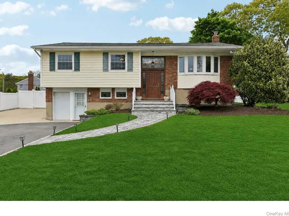 4 Concord Lane, Smithtown, NY 11787