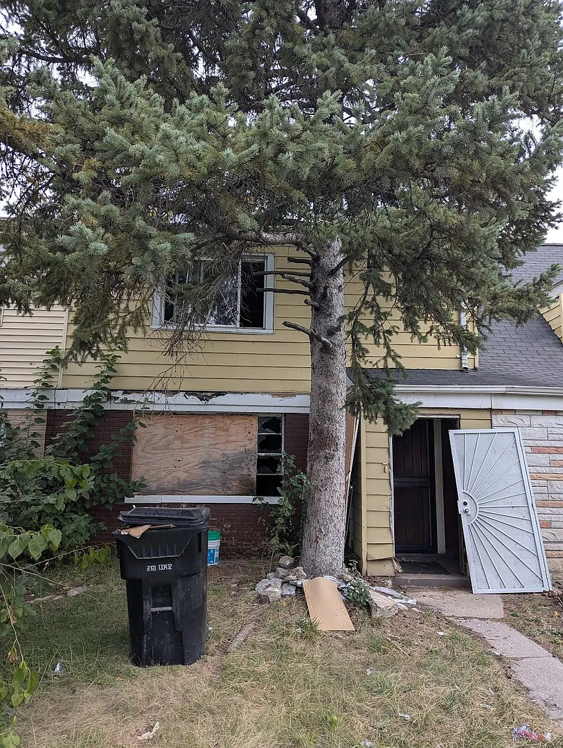2242 E 96th St photo 1
