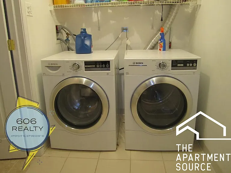 220 W Scott St #B — Photo 8