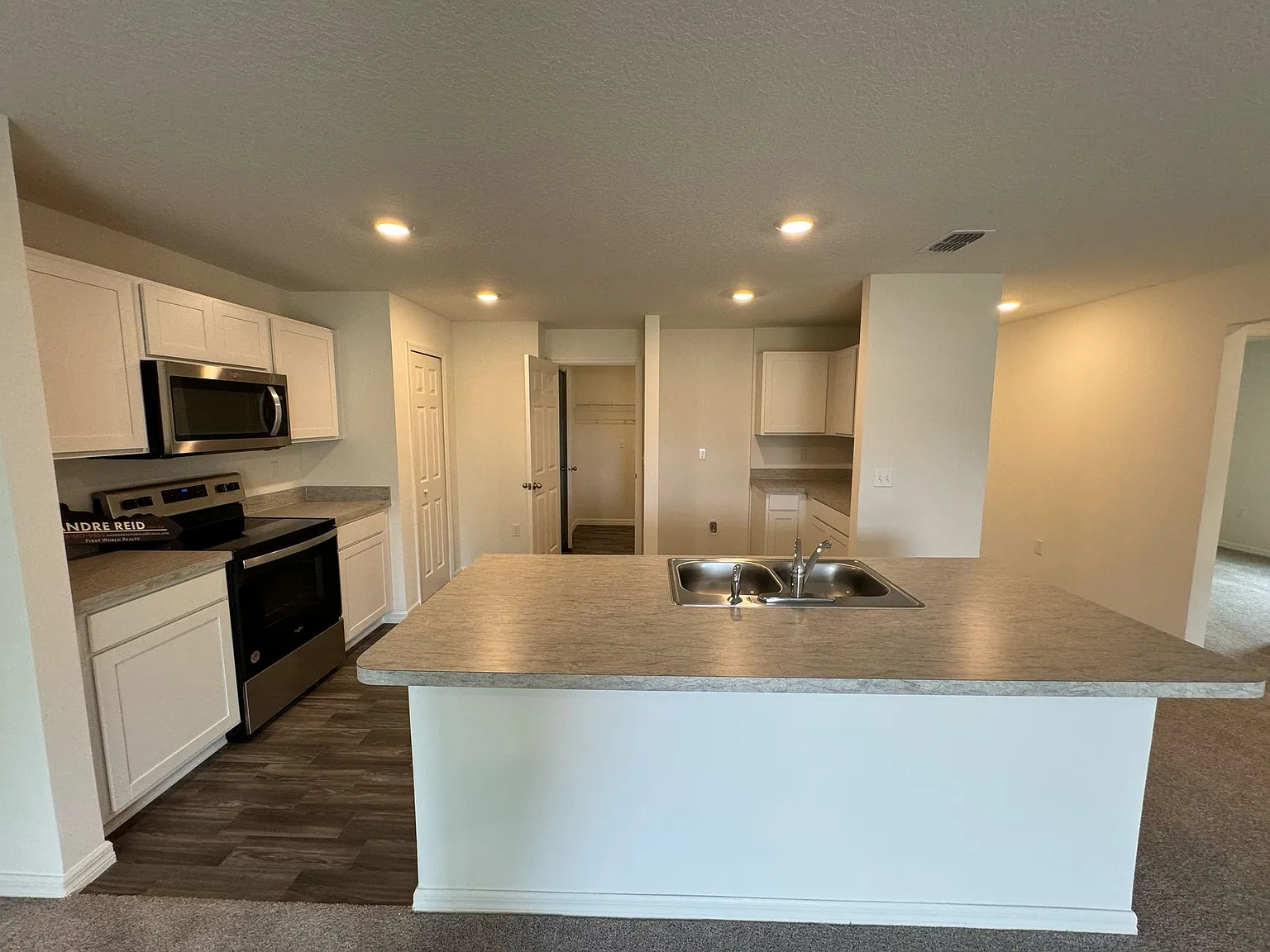 4 bed, 1806 sqft, $2,700 — Photo 3