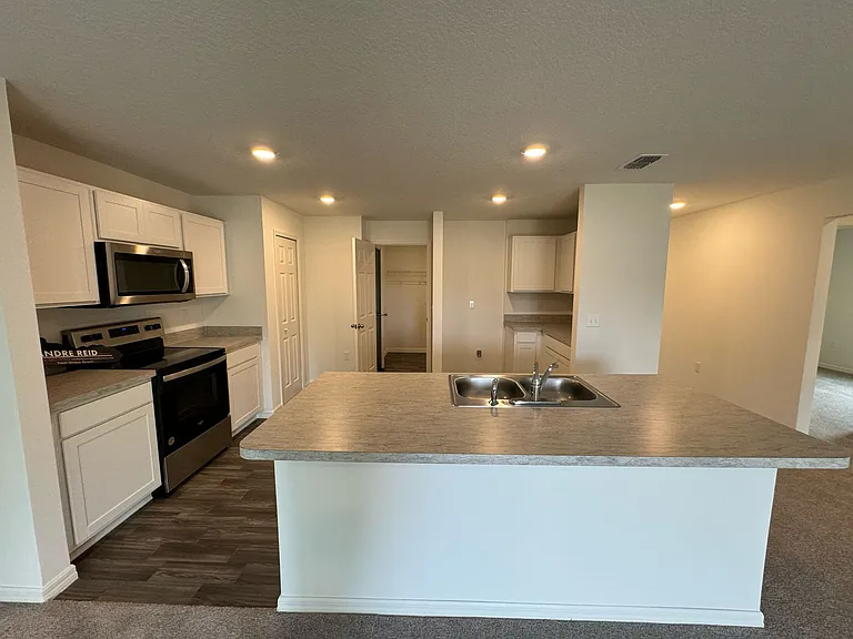 3510 SW Rosardo St — Photo 3