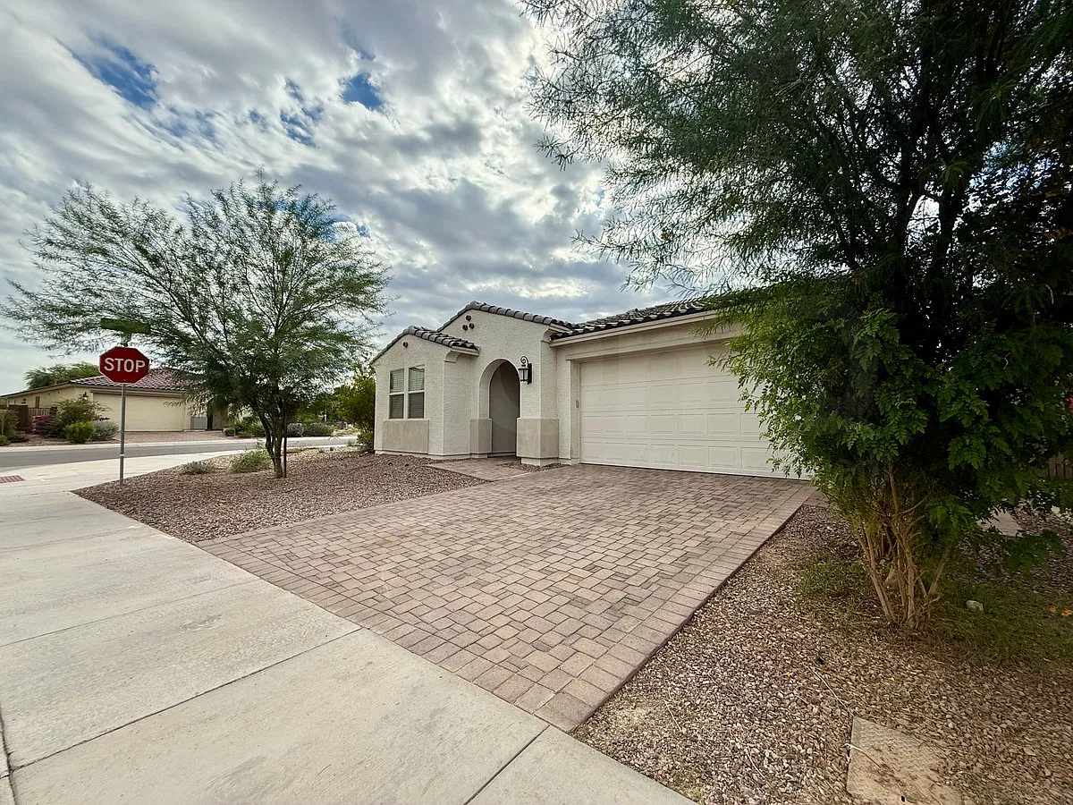 4 bed, 3.0 bath, 2360 sqft, $2,650 — Photo 2