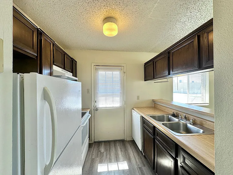 2101 Robert E Lee Dr — Photo 24