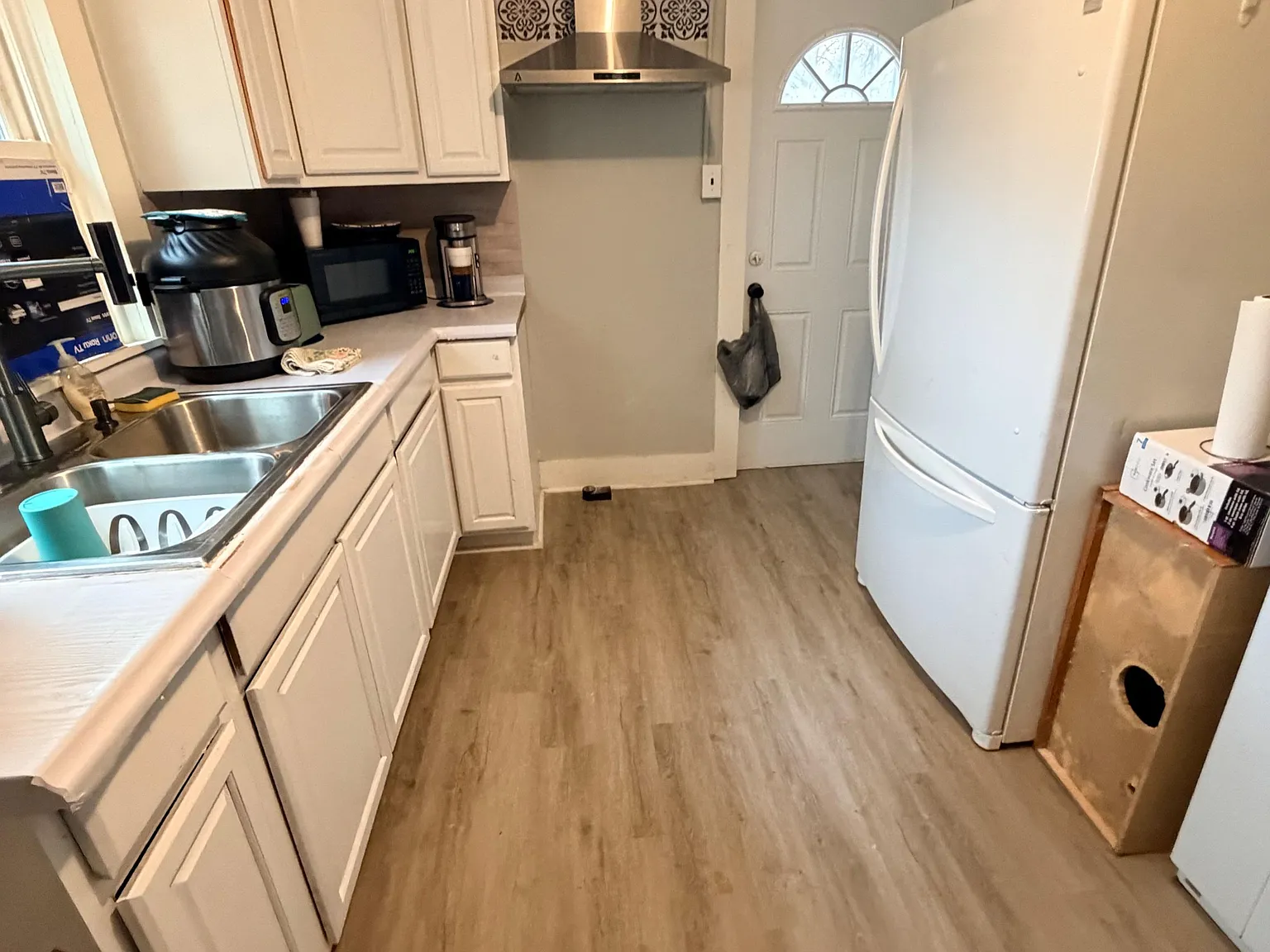 1 bed, 1.0 bath, 819 sqft, $1,139 — Photo 2