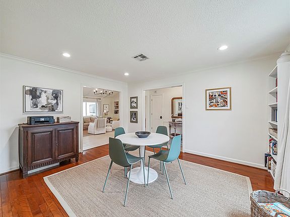 4th image of 903 Blue Willow Dr