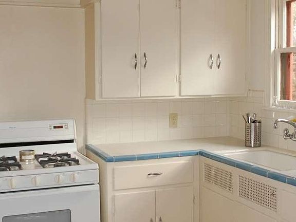 4th image of 407 E Annie St #B