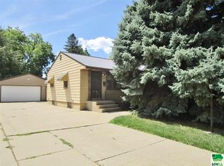 414 E 30th St, South Sioux City, NE 68776