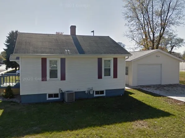 215 N Pierce St, Sullivan, IL 61951