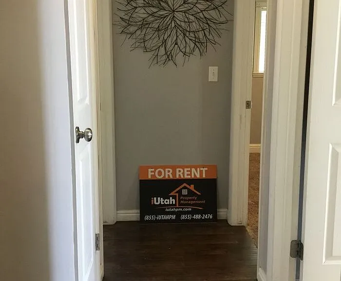 4270 S 1050 W — Photo 8