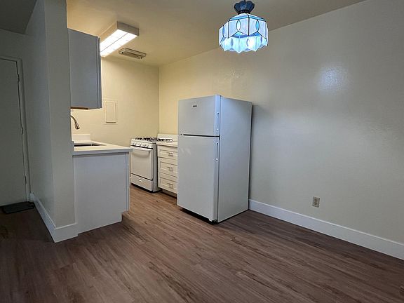 3rd image of 1420 O St #2A
