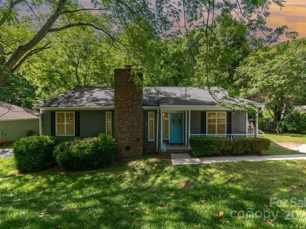 9021 Louvaine Dr, Charlotte, NC 28227