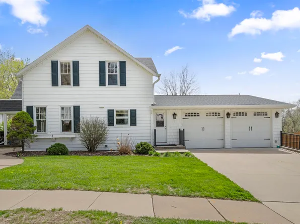 1560 Douglas St, Dubuque, IA 52001