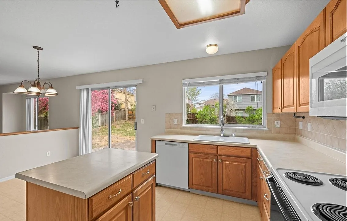 3 bed, 2.5 bath, 1791 sqft, $3,300 — Photo 4
