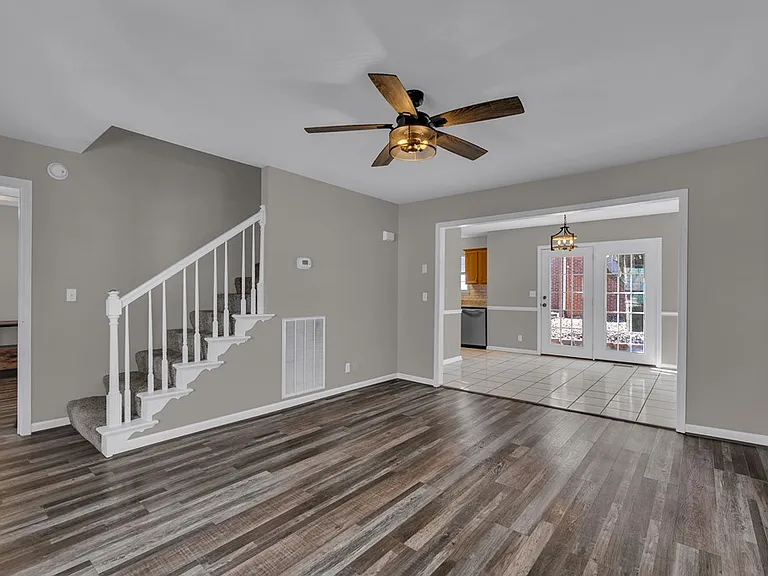 62 Eastgate Cir — Photo 8