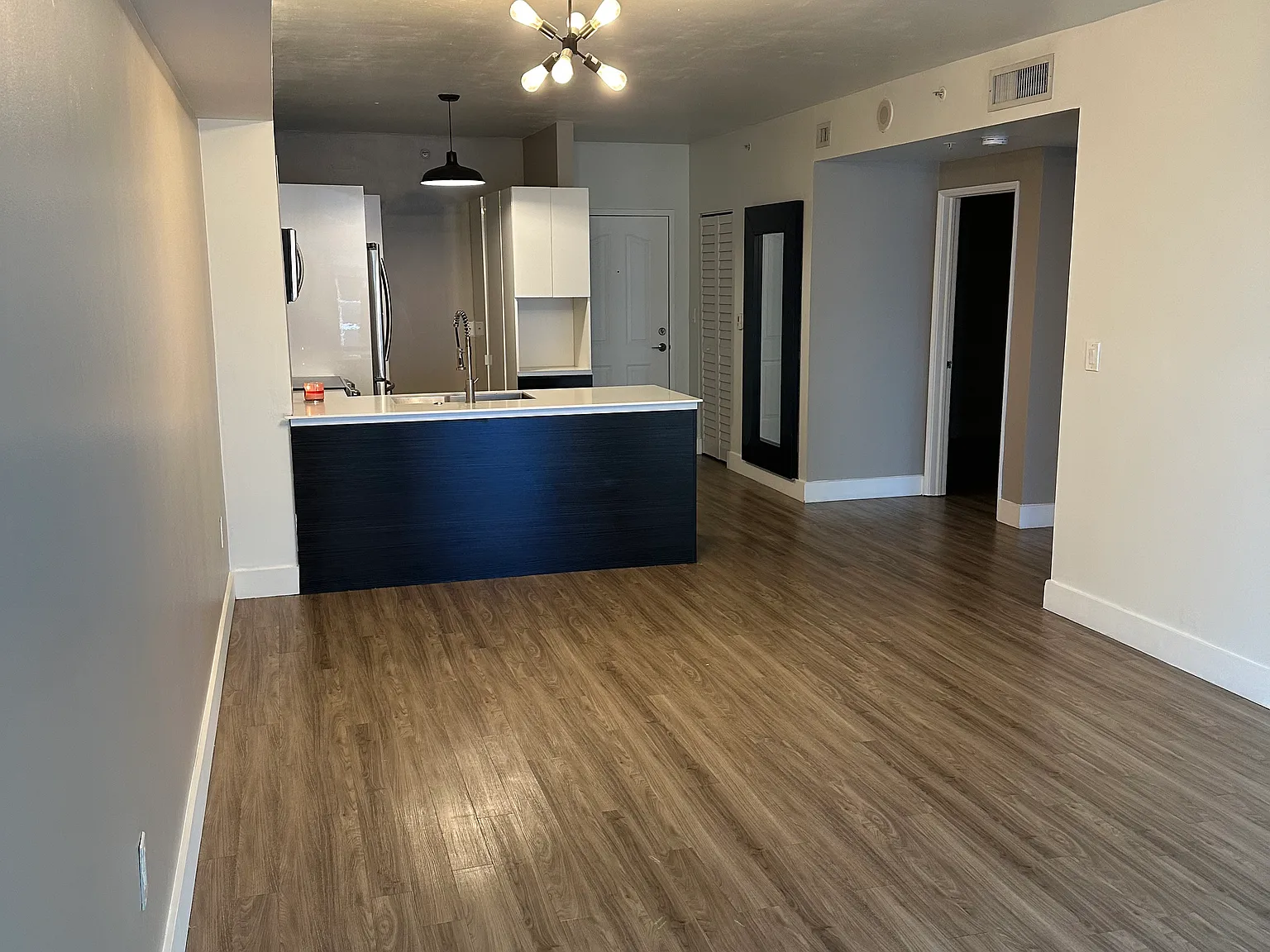 2 bed, 850 sqft, $2,400 — Photo 4