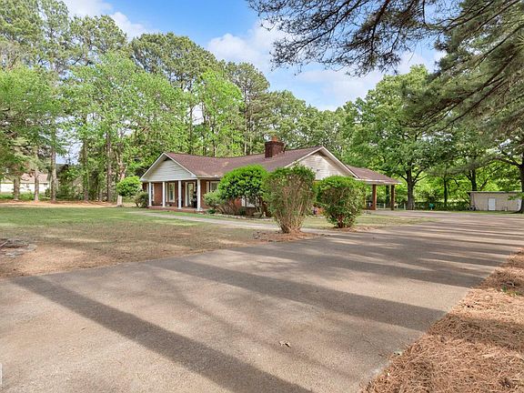 4th image of 705 Cherry Hill Dr