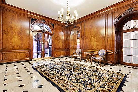 Front foyer/entrance