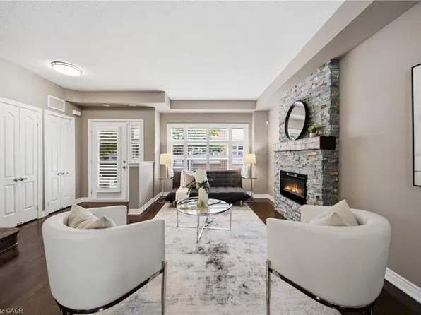 2460 Prince Michael Dr #23, Oakville, ON L6H 0G8