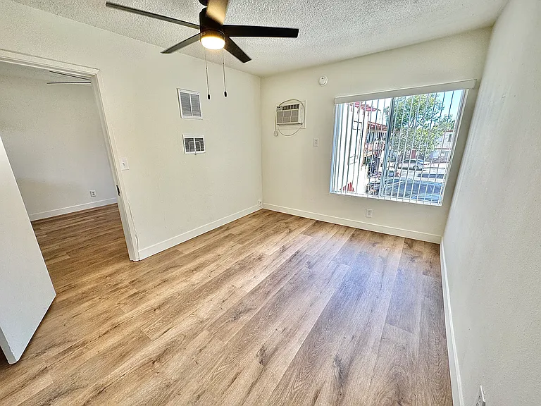Whitsett Ave — Photo 10
