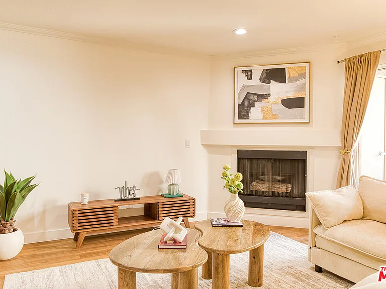 5510 Owensmouth Ave #218 — Photo 7