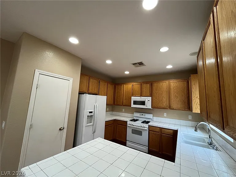 5420 Pipers Meadow Ct — Photo 3