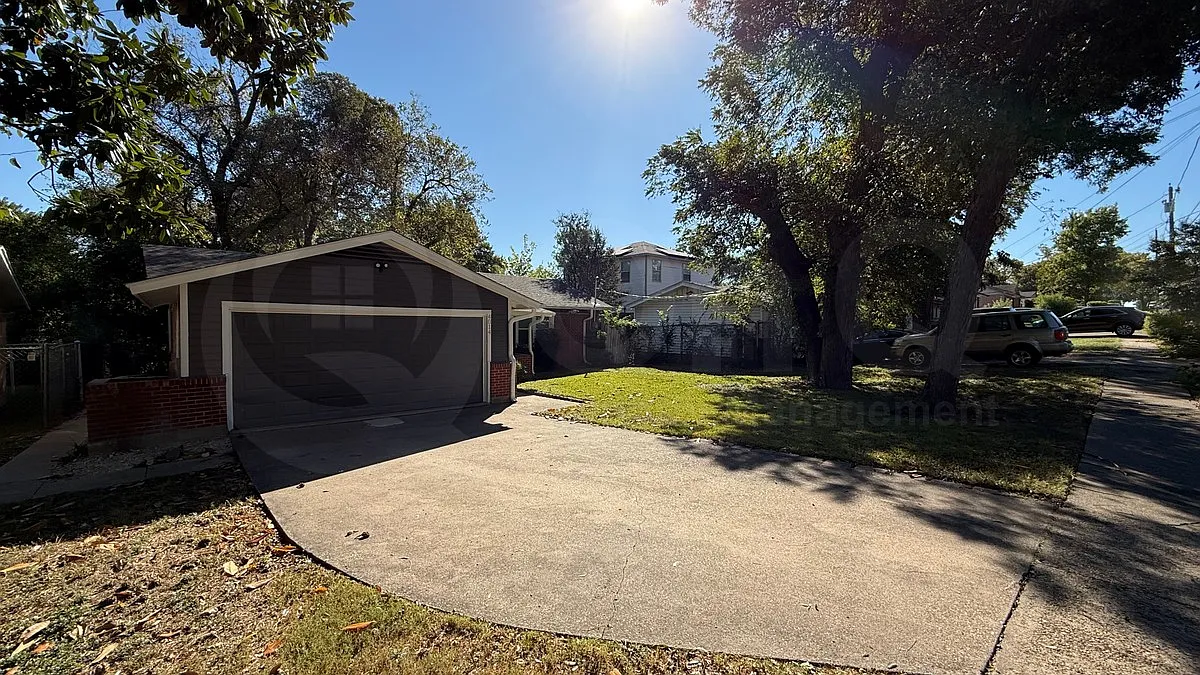 3 bed, 2.0 bath, 1476 sqft, $2,000 — Photo 2