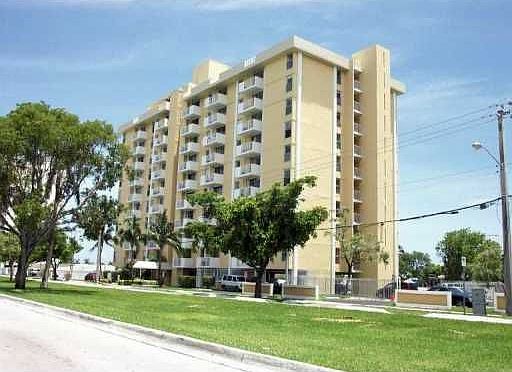1st image of 2000 NE 135th St APT 208