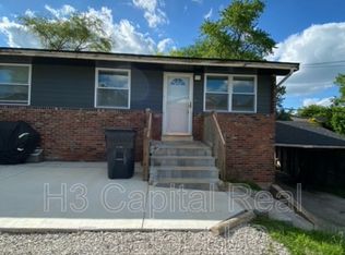 17 N 44th St #B, Belleville, IL 62226
