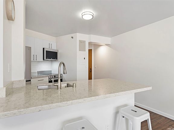 4th image of 1088 Bishop St APT 2603
