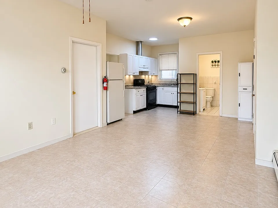 275 Delawanna Ave #4