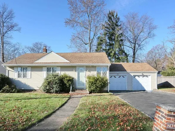 120 Roxbury Rd, Dumont, NJ 07628