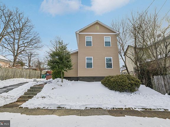 5th image of 6003 Seat Pleasant Dr