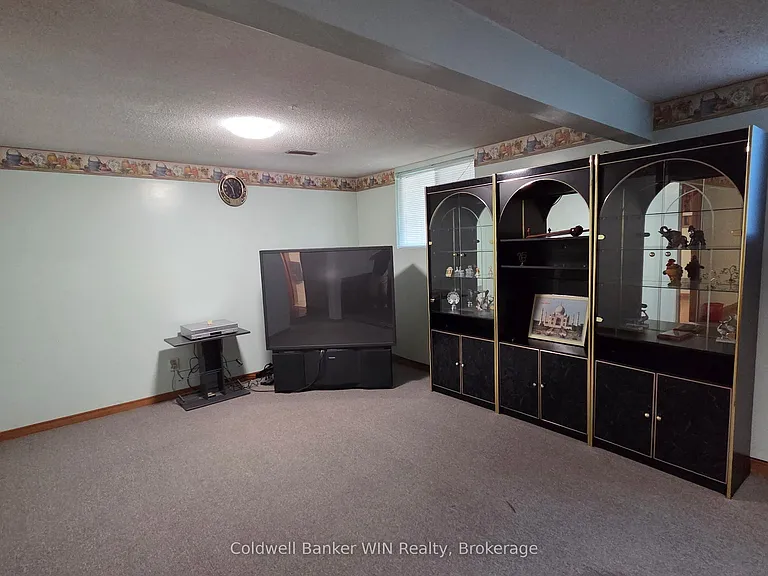 120 Melissa Cres — Photo 13