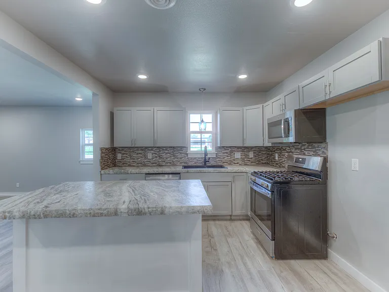 3923 N Lansing Ave — Photo 2