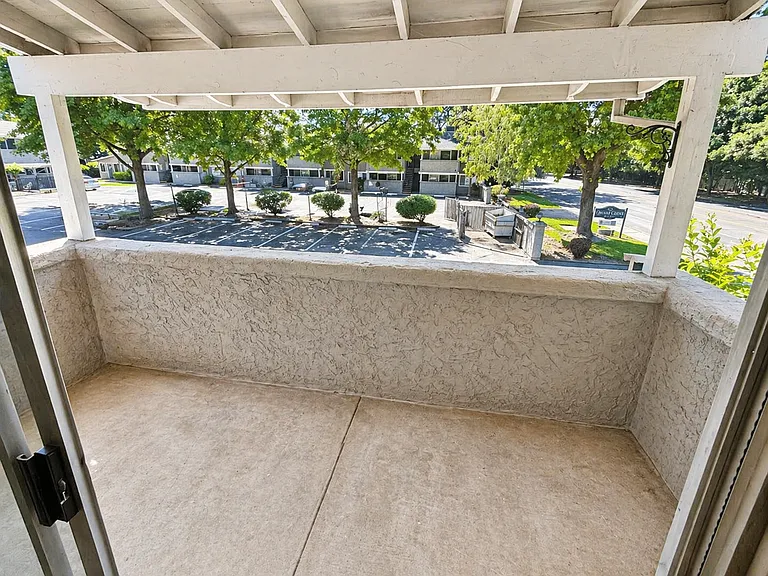 Eastwood Gardens — Photo 10