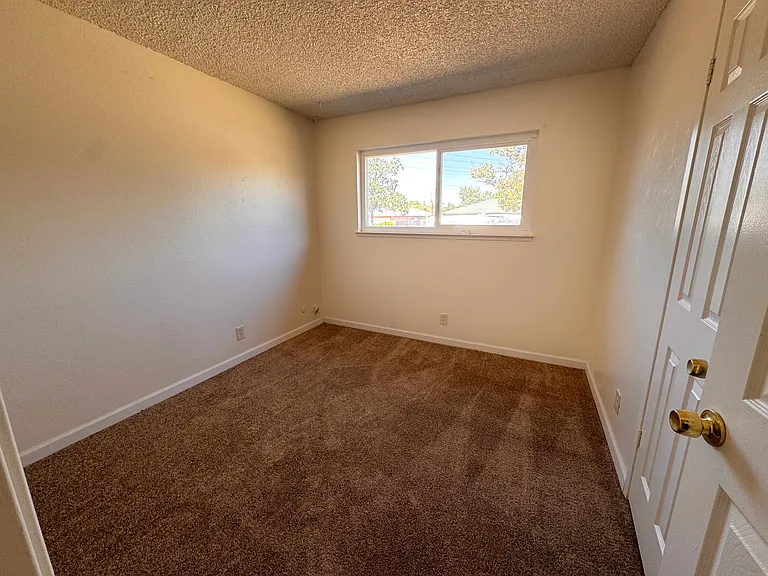 4600 N Prospect Ave — Photo 9