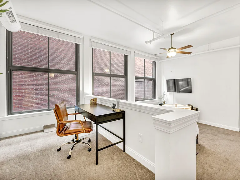 2042 E 4th St #300 — Photo 41