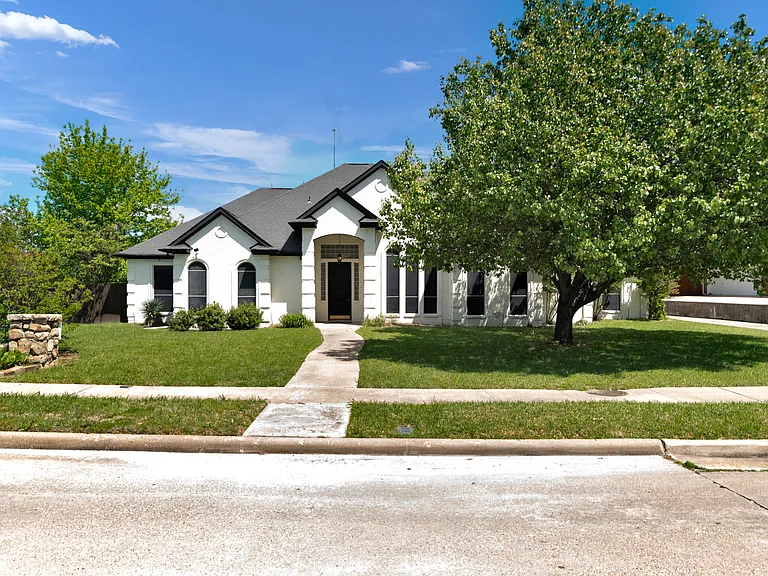 2451 Valley View Dr — Photo 46
