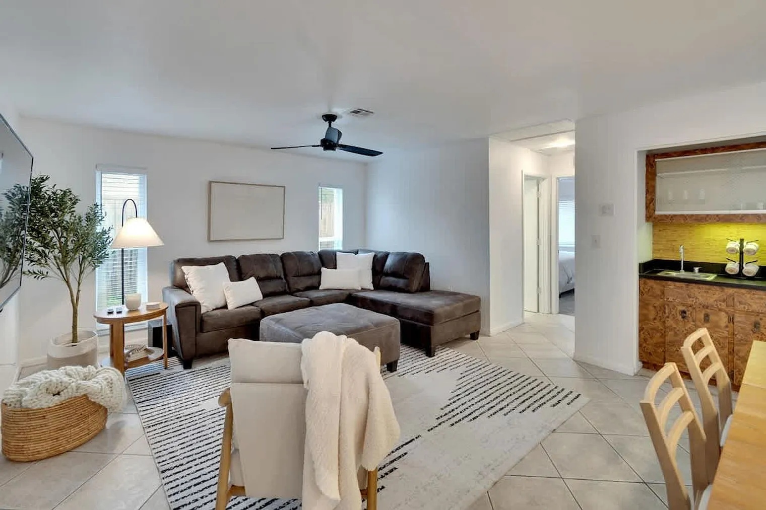 3 bed, 2.0 bath, $7,630 — Photo 3