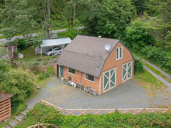 3rd image of 5162 Sooke Rd