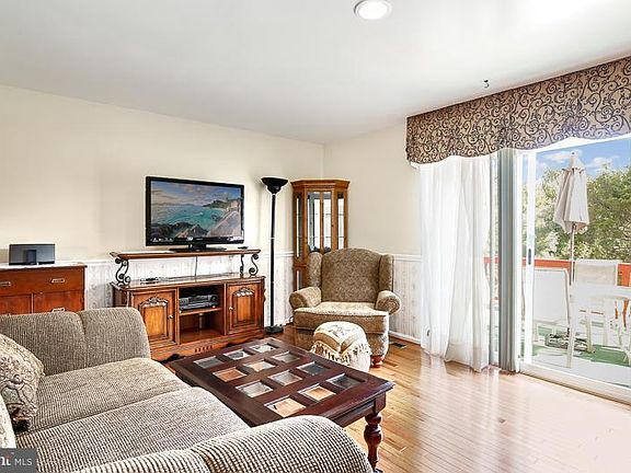 4th image of 5217 Harbor Court Dr