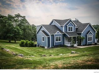 11 Magnolia Dr, Chester, NY 10918