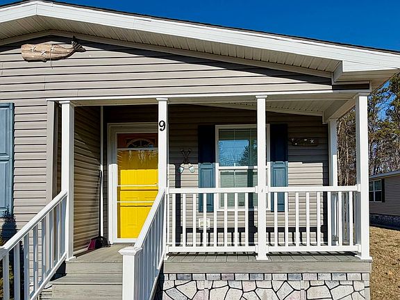 2nd image of 9 Commodore Dr