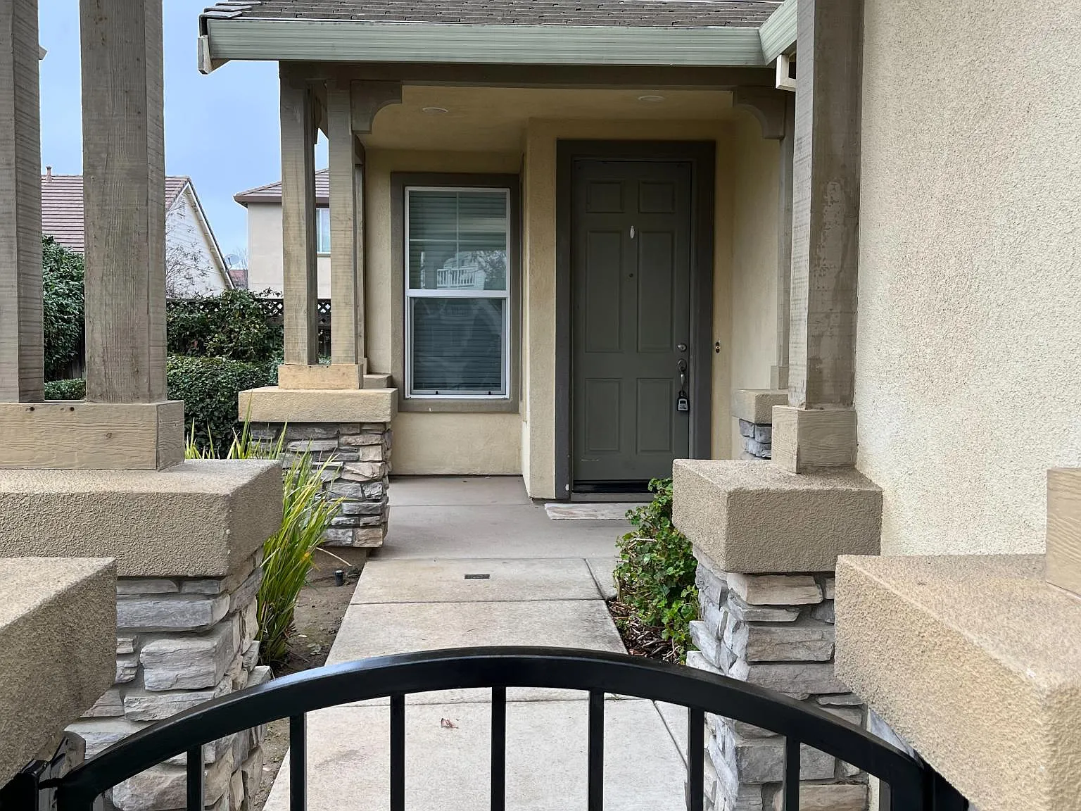 5 bed, 2840 sqft, $3,400 — Photo 3